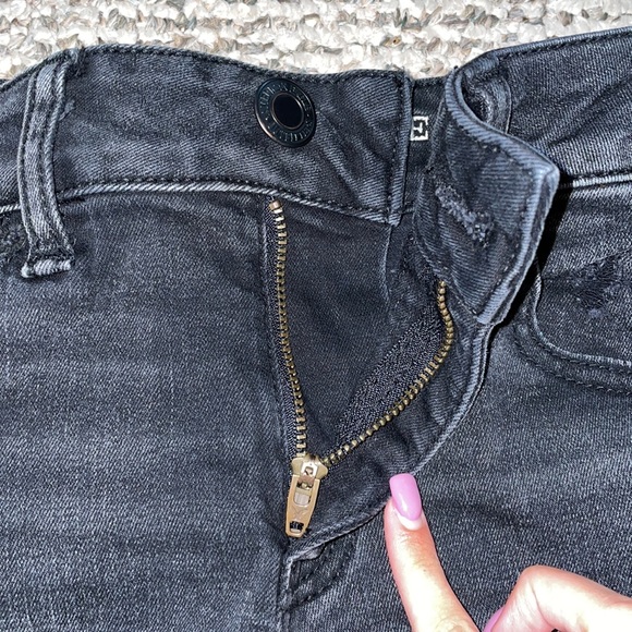 American Eagle Shorts - Picture 2 of 3